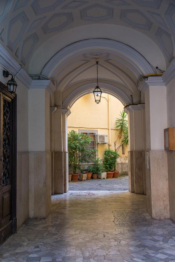Appartamento All'Archivio Di Stato By Wonderful Italy Napoli Bagian luar foto
